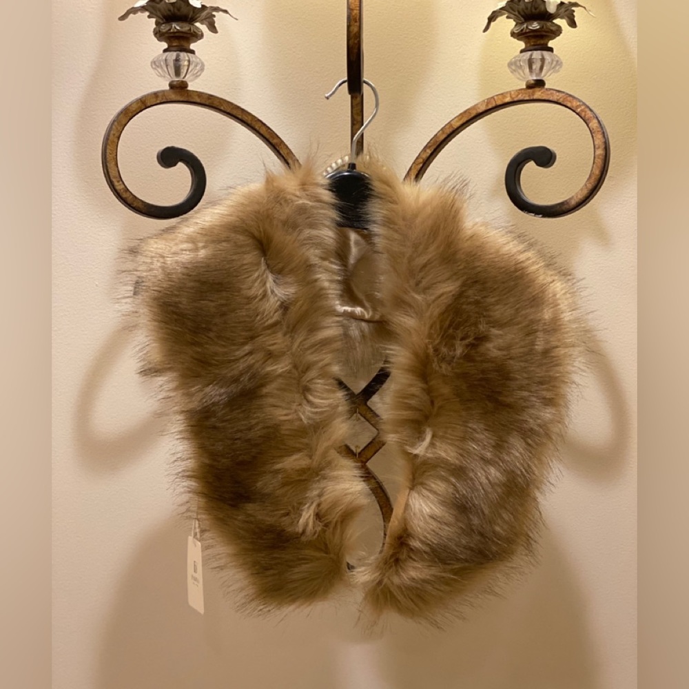 NWT *FADIVO NEW YORK* Faux Fur Shoulder Wrap … Size: 42” Long